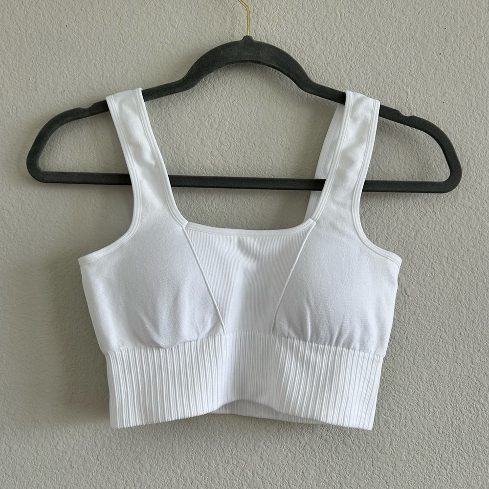 White Ribbed Seamless Sports Bra